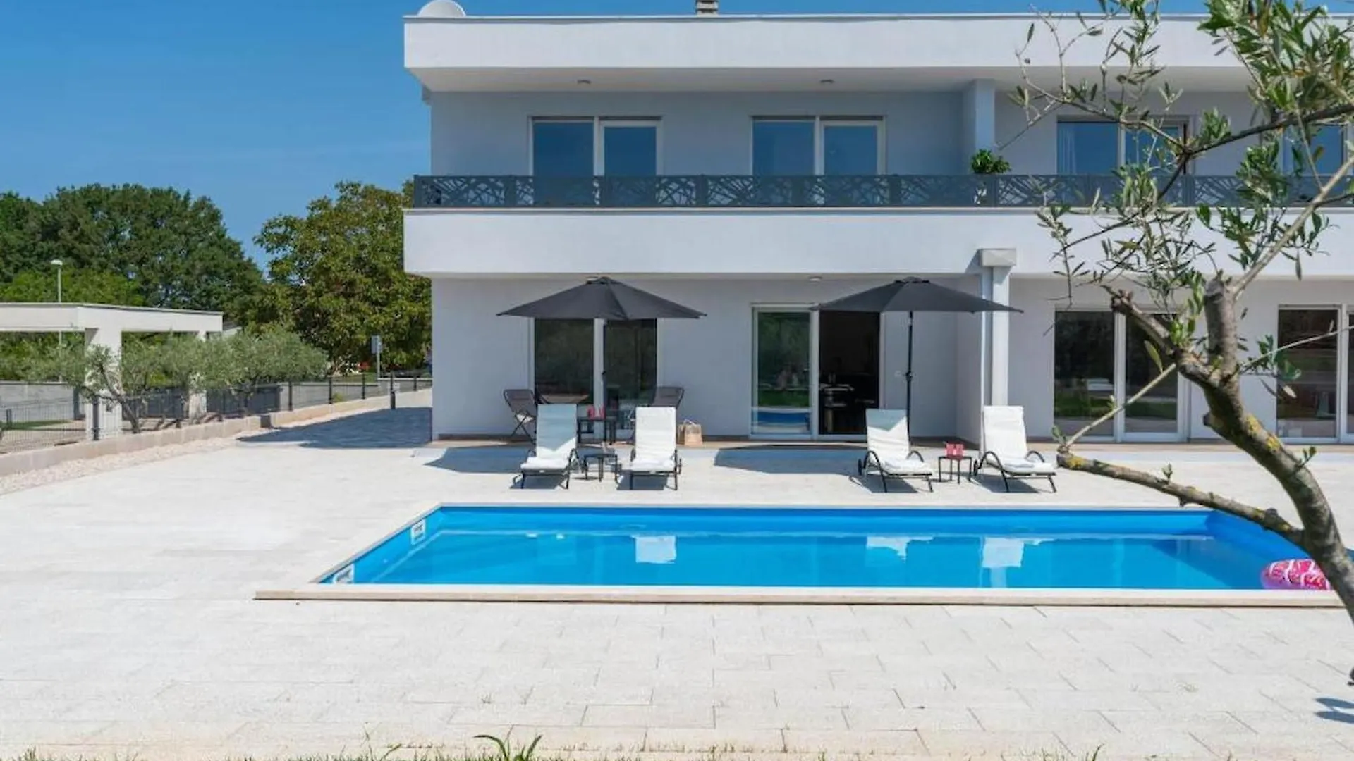 Modern Villa Casa Storija With Pool In Novigrad Buzinija